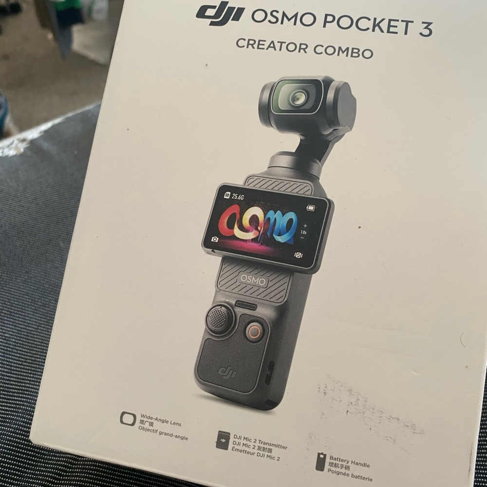DJI Osmo Pocket 3 Creator Combo in Gray